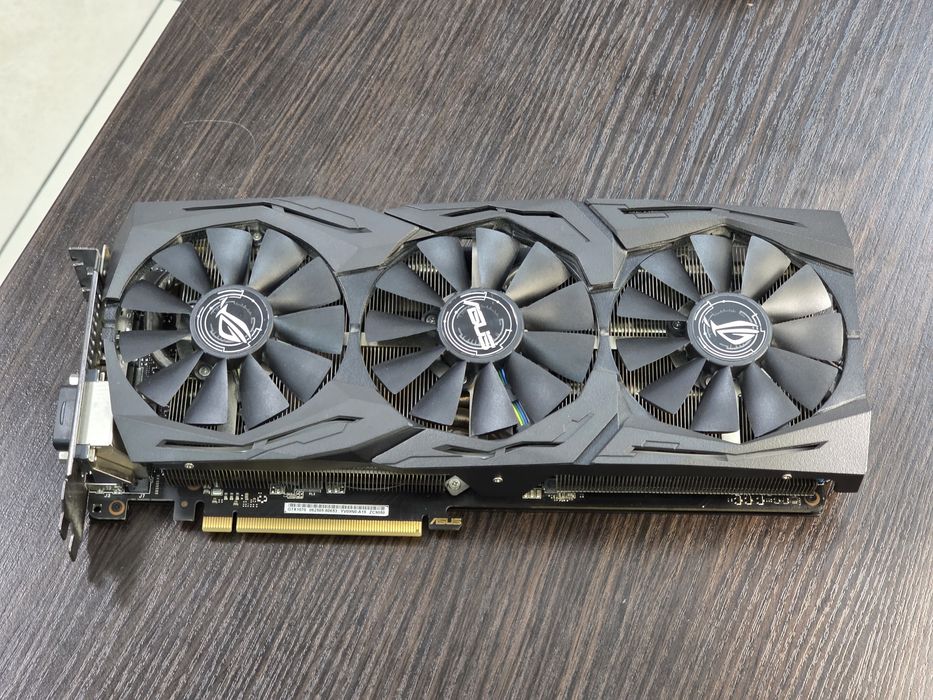 Asus rog strix gtx1070 8gb отличная