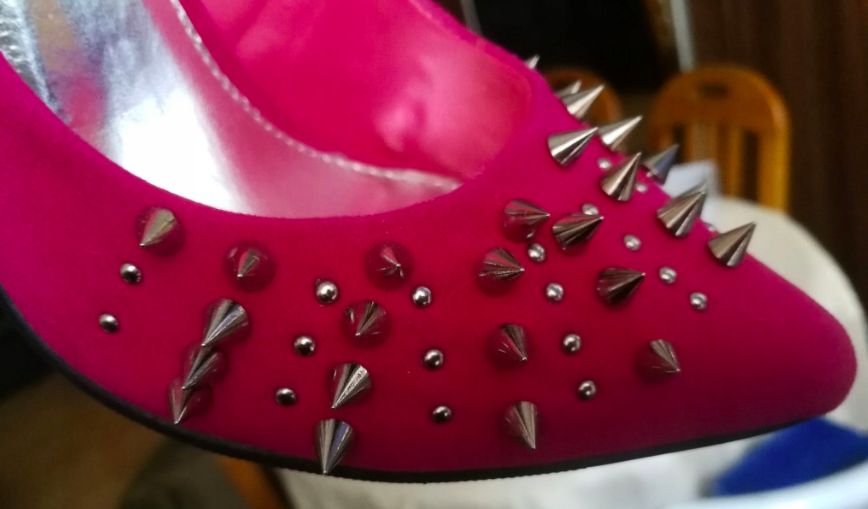 NOWE Szpilki różowe fuksja kolce ćwieki srebrne czółenka buty pink