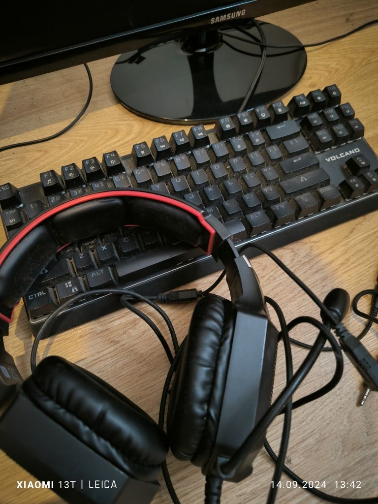 Komputer SHIRU 7200 i5 + klaw.. Monitor słuchawki. Mikrofon