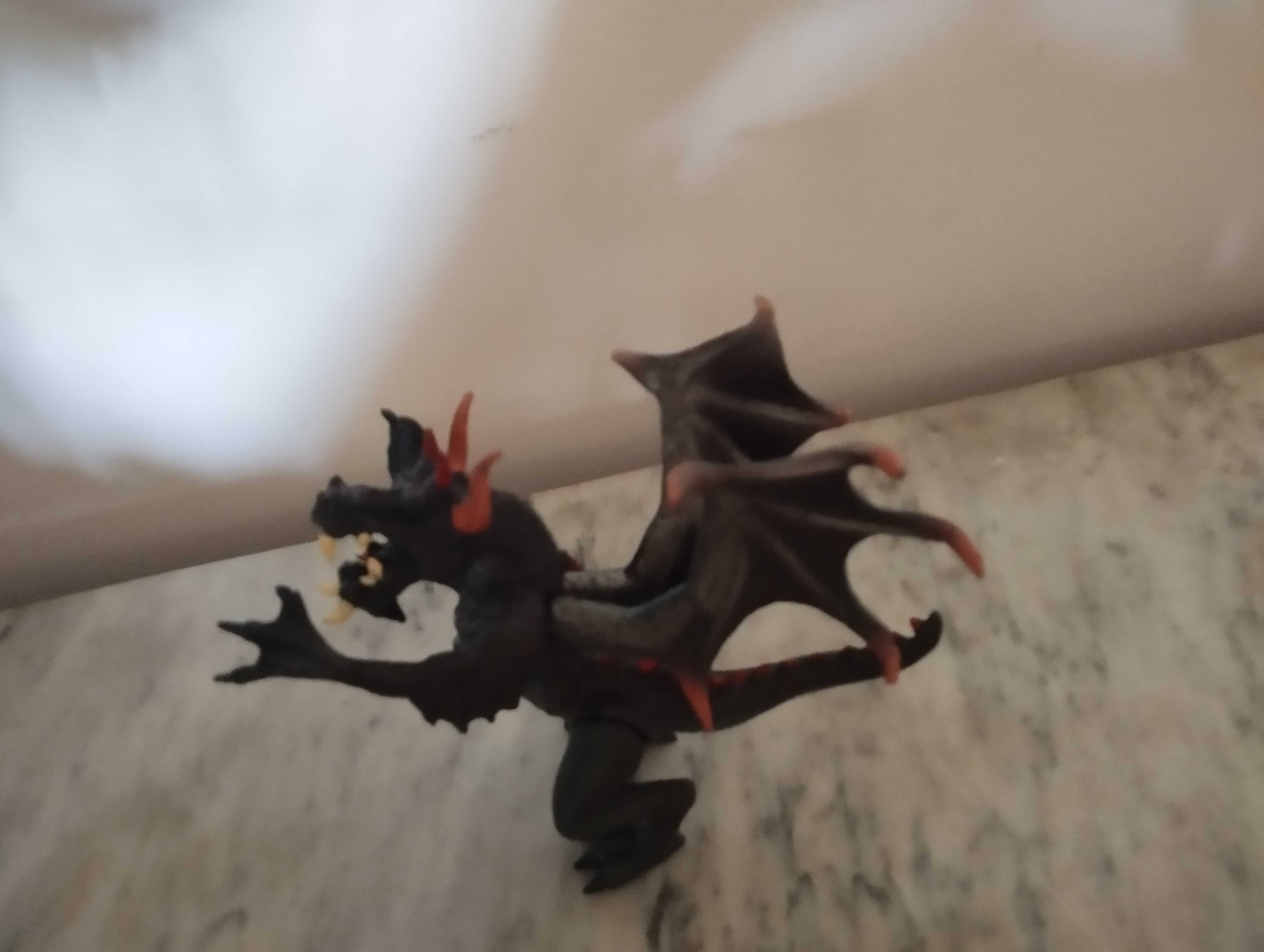Dinossauros de brinquedo.