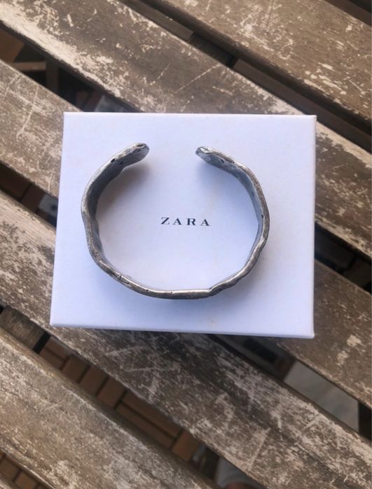 Pulseira Zara.
