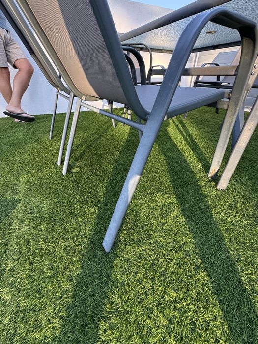 Mesa de vidro com cadeiras