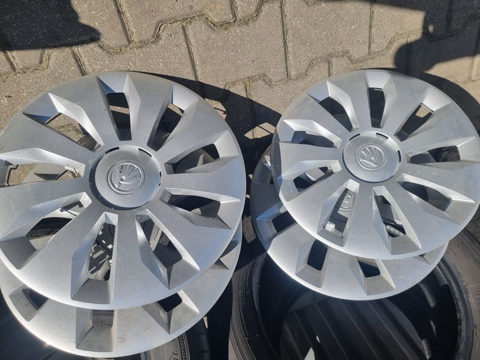Komplet opon letnich Dunlop 185/60/15 2025 kołpaki felgi skoda fabia 3