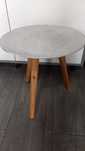 Mesa de apoio prateada