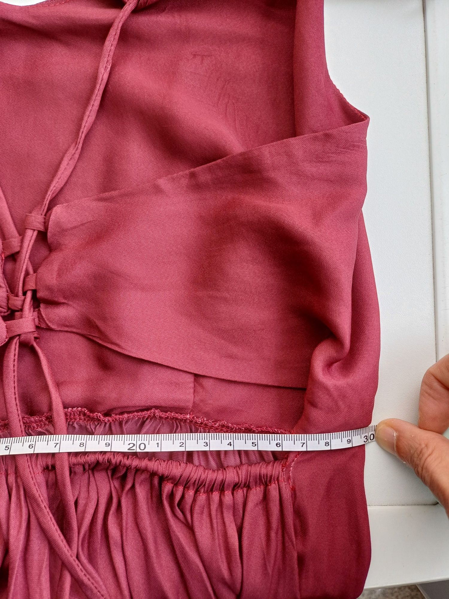 Lindo vestido comprido bordeaux, com belo entrançado nas costas (S)