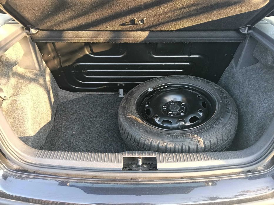 Sprzedam VW Polo  2005r , 1,2 benzyna z gazem , niski przebieg