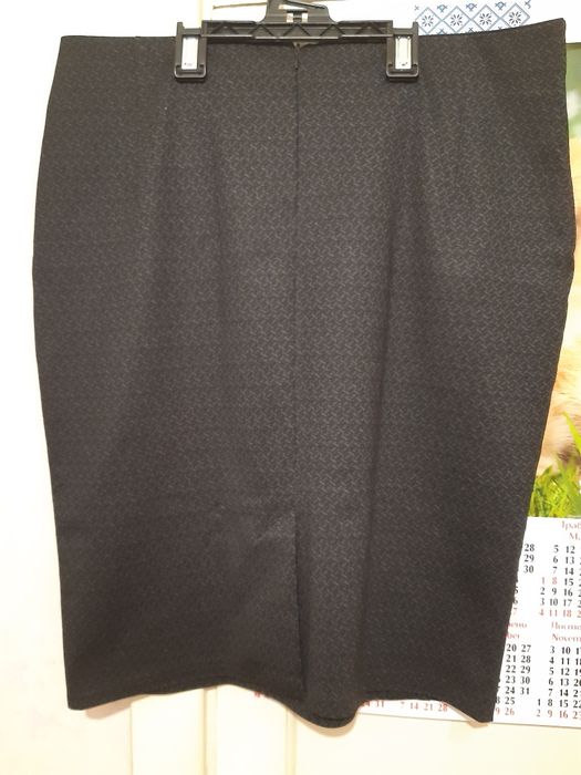 Жіночі юбки чорного та сірочорного кольору