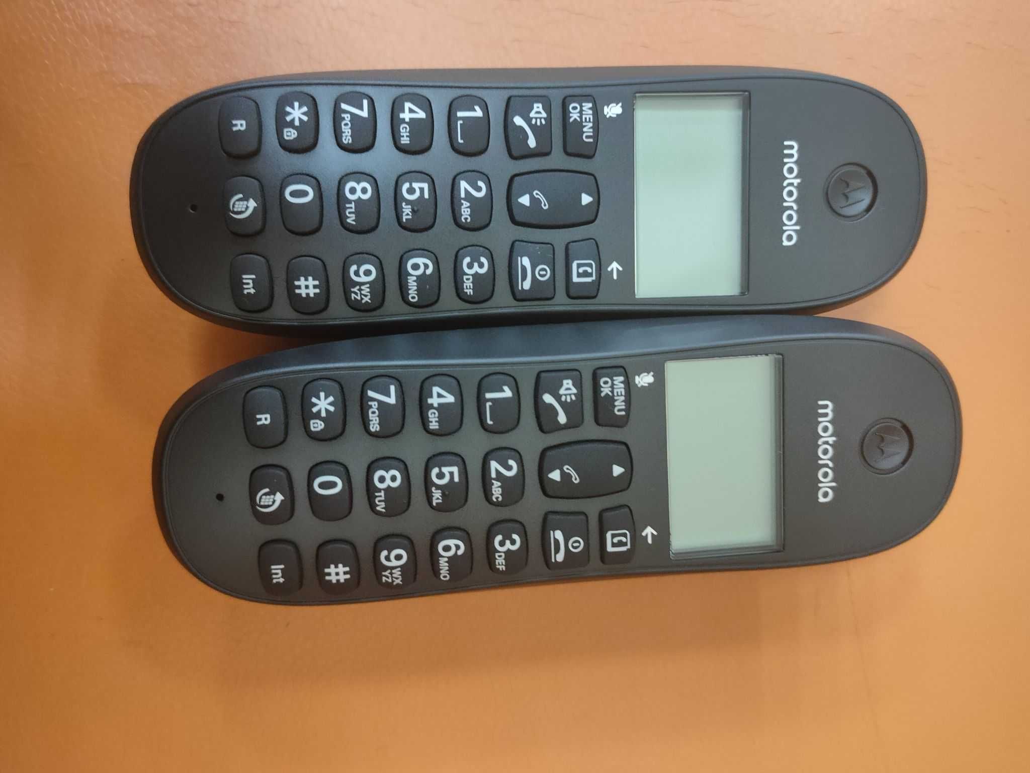 Motorola C1002LB+ Pack Duo Telefones Sem Fios Com Mãos Livres