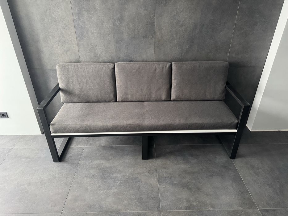 Диван в стилі лофт