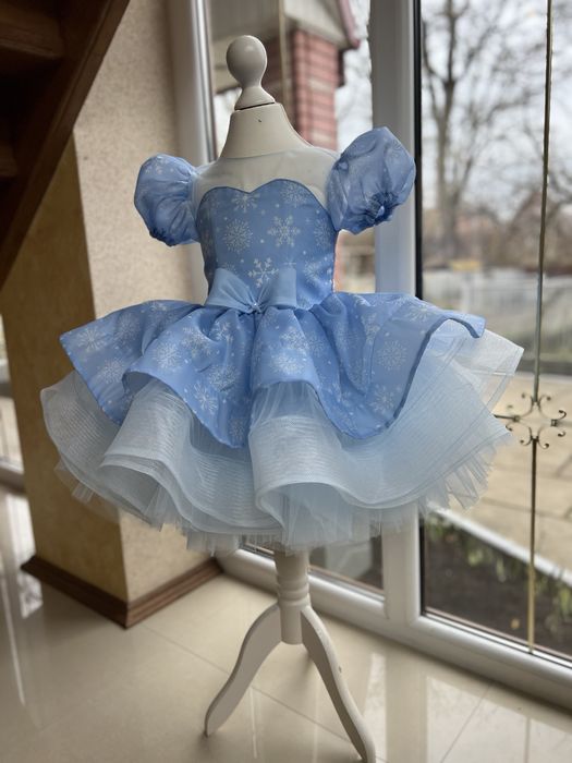 Святкове пишне блакитне плаття 104,110,116 на новорічний ранок