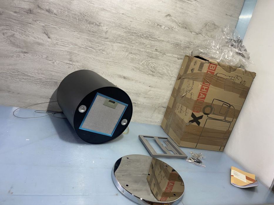 Острівна витяжка Klarstein Barett Island