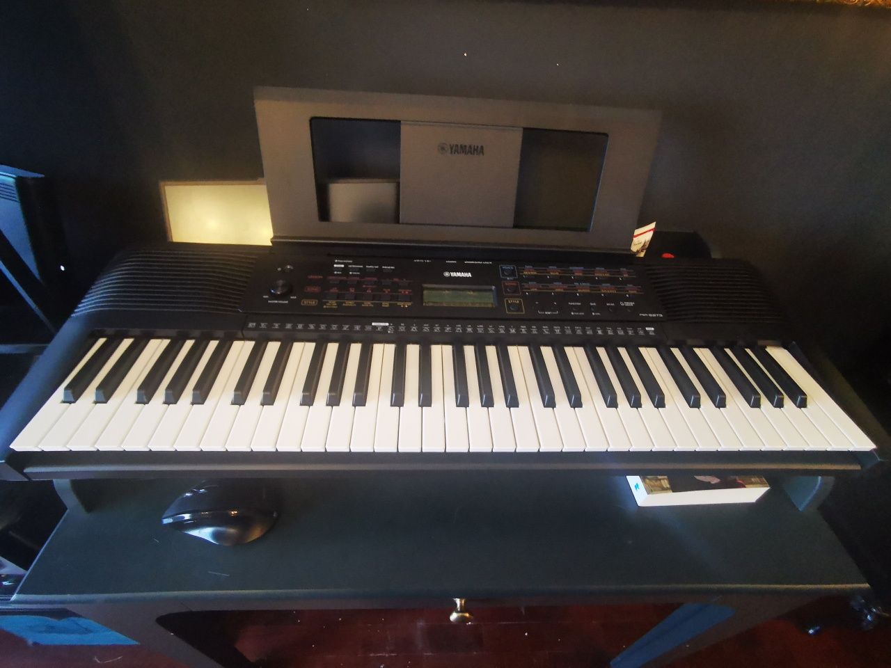 Vendo piano yamaha novo.