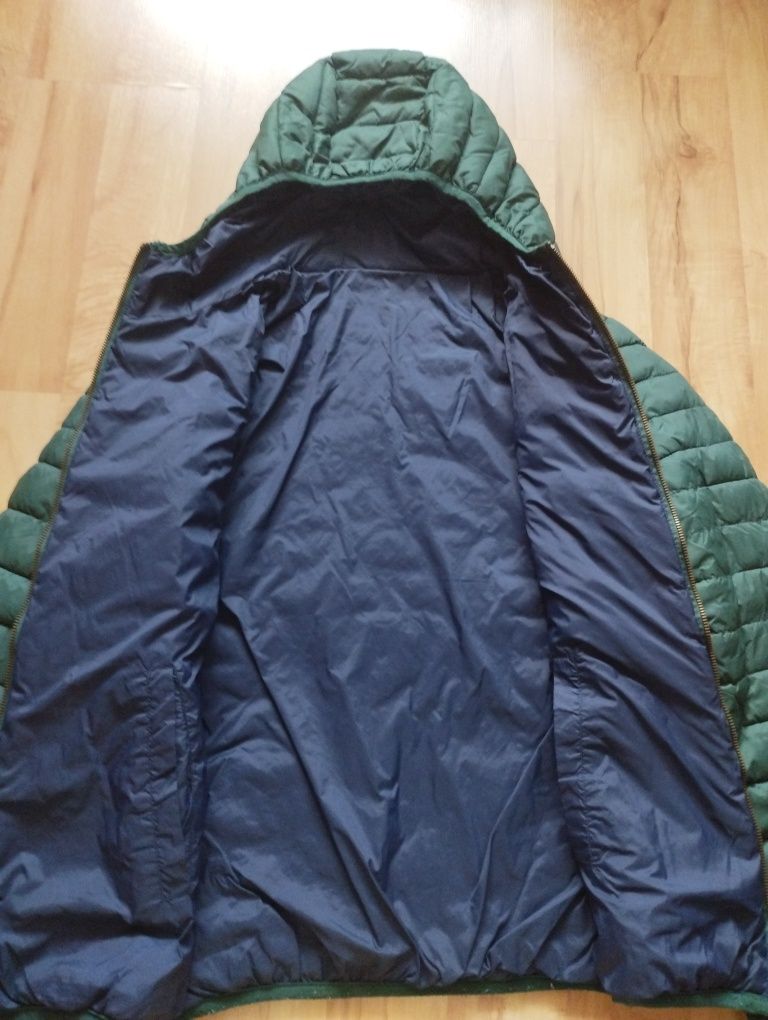 Zielona kurtka z materiałem na jesień pikowana