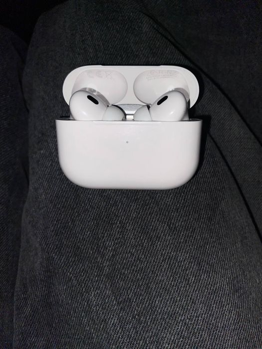 Продам навушники AirPods 2 pro оригінальні.