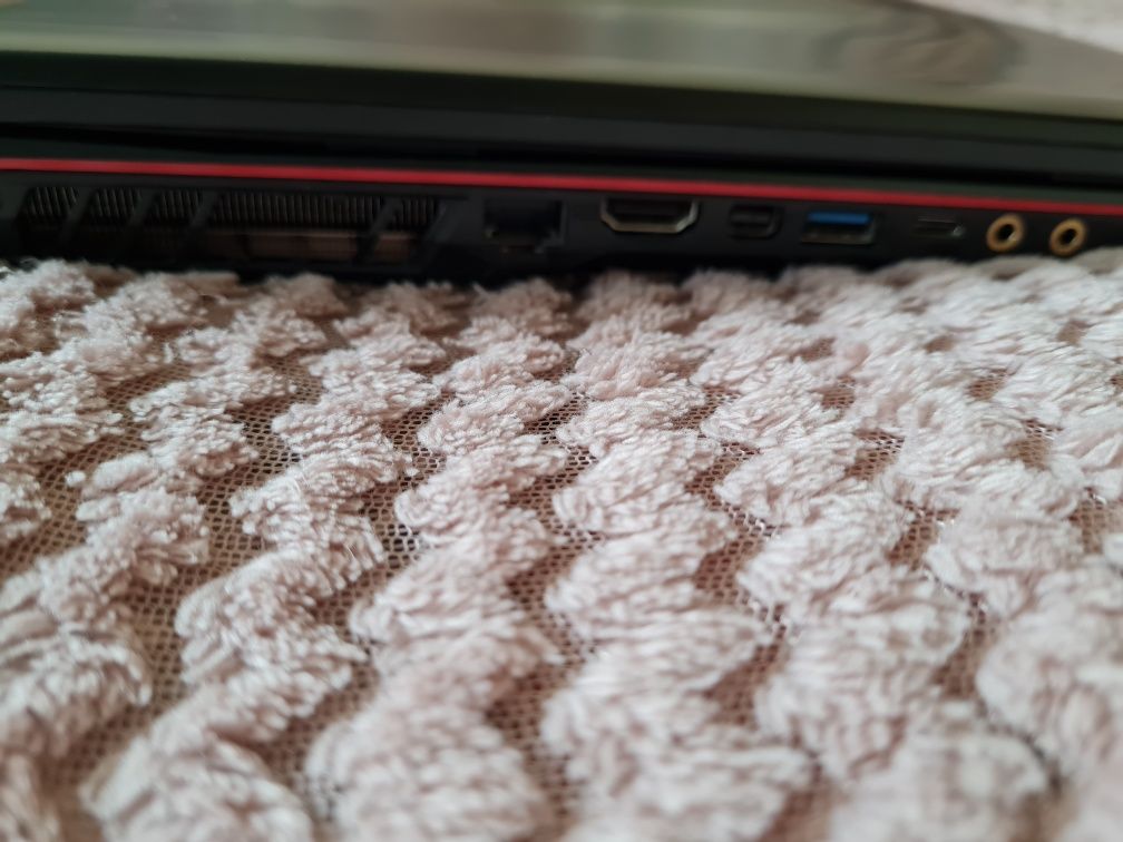 Laptop gamingowy MSI GL73 8RC – bardzo dobry stan