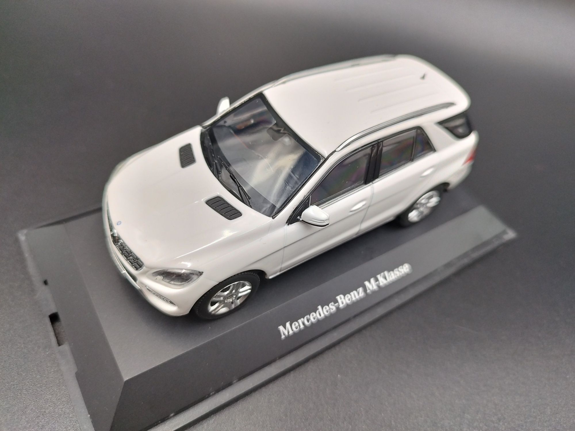 1:43 Minichamps Mercedes M-Class model nowy