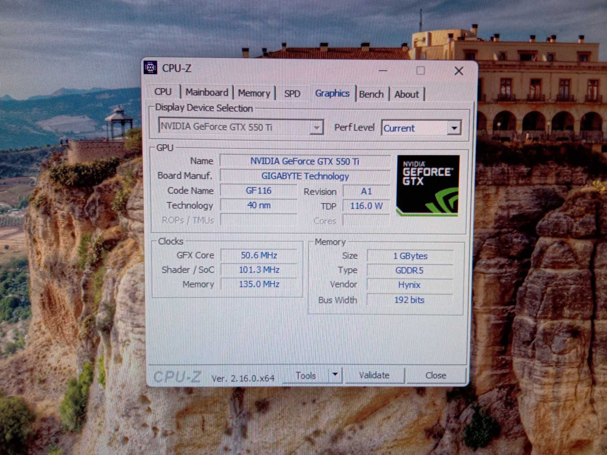 Komputer na AMD Ryzen 5 4500, RAM 16GB, NVIDIA GTX 550 Ti z monitorem