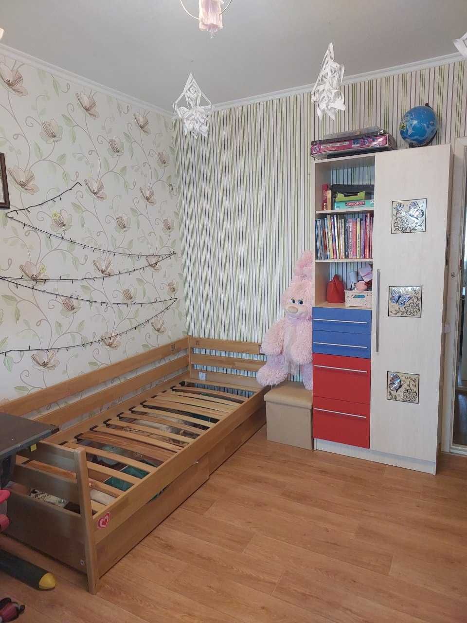 Продам 3-х к. квартиру пос.Жуковського