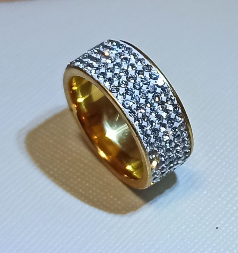 Роскошное кольцо со стразами с кристаллами