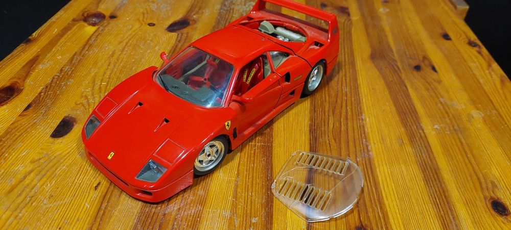 Model 1:18 Ferrari F40 Bburago Złom