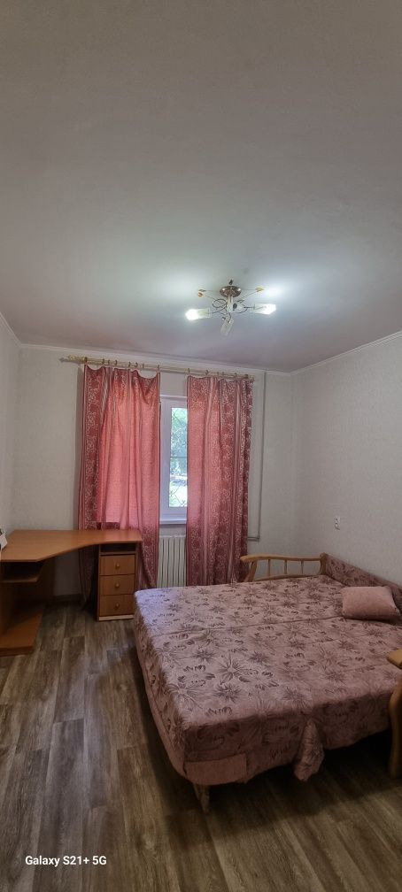 Оренда двокімнатної квартири на Таврійському . Перший поверх .