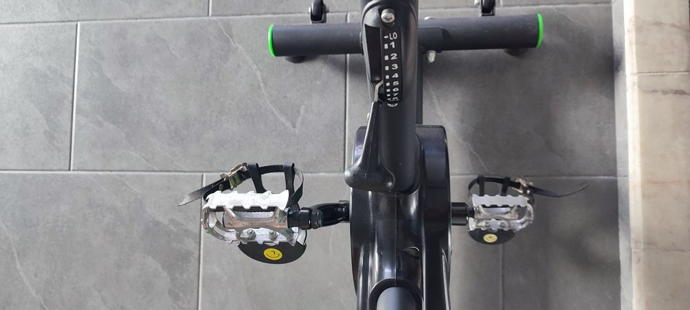 Bicicleta estática BODYTONE DS06