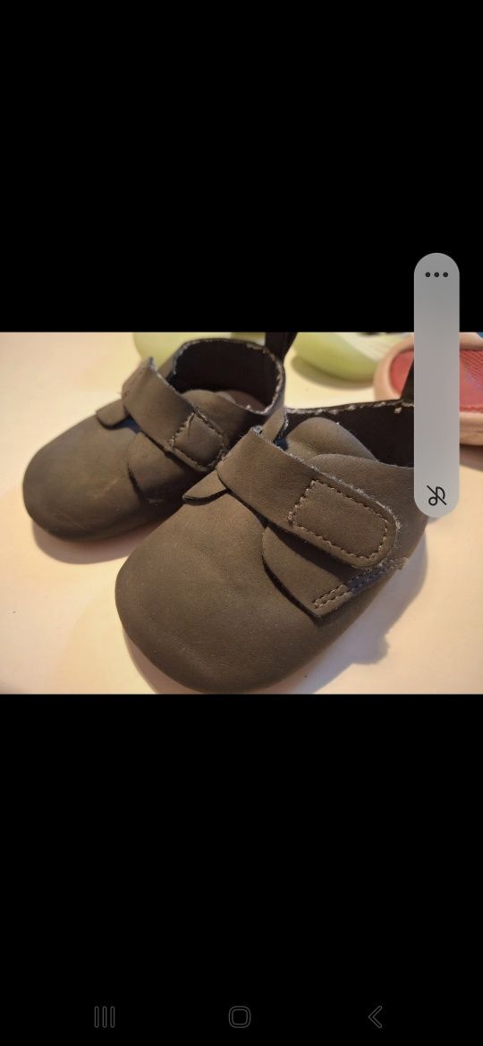 Szare buty dla dziewczynki r. 19