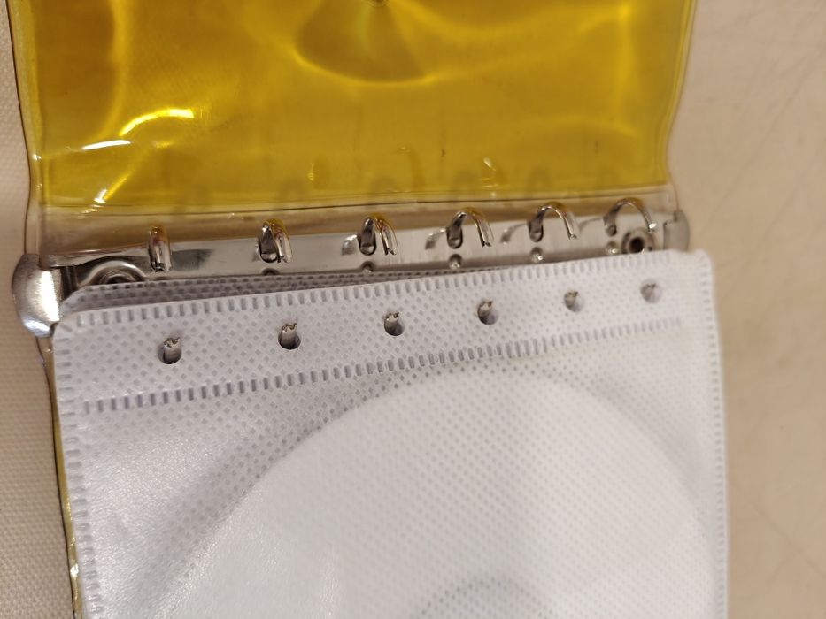 Estojo/ Porta CDs com argolas - capacidade para 24 CDs