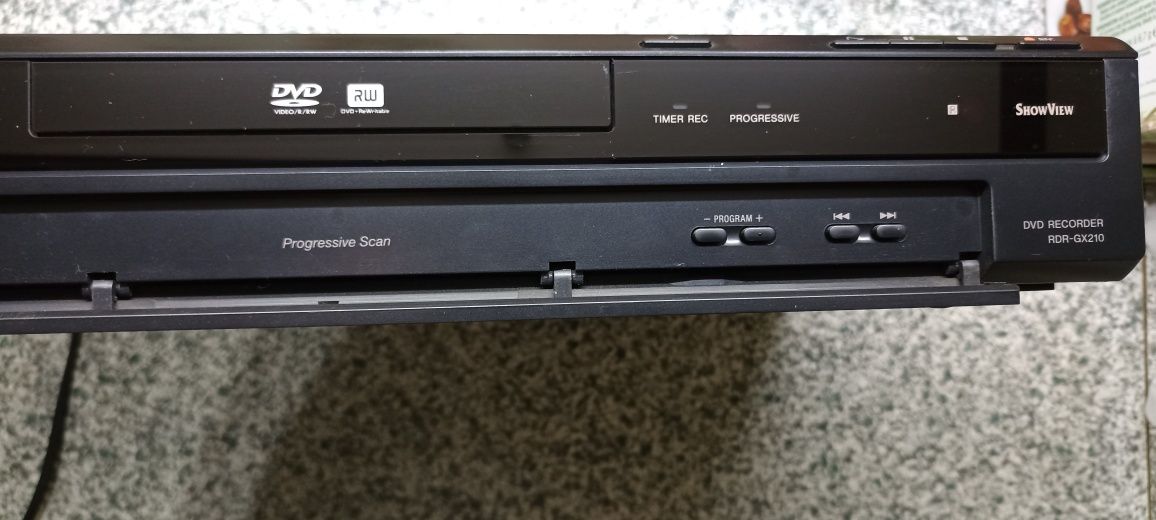 Продам DVD player Sony rdr - gx 210