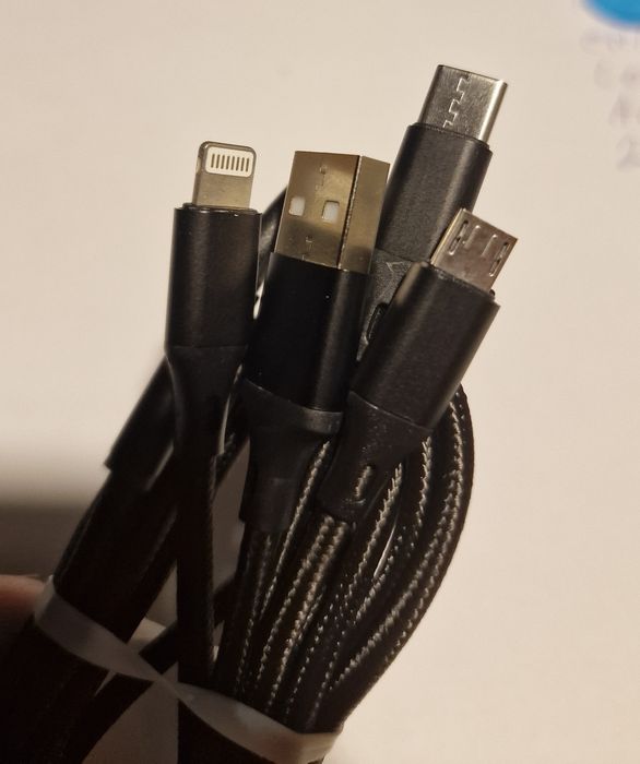 Cabo usb triplo - 3 saidas - usbc - micro usb - iPhone