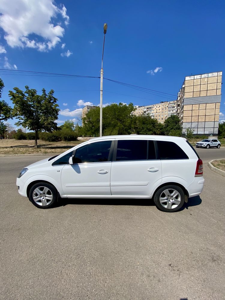 Продам автомобіль opel zafira 2011 1.6 CNG