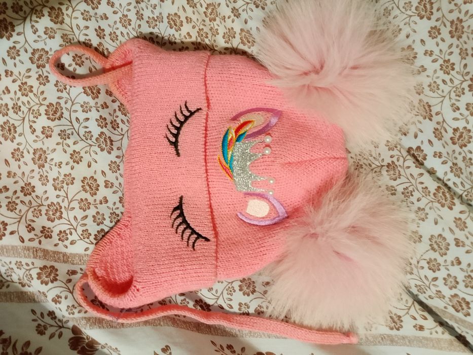 Продам шапочку на дівчинку