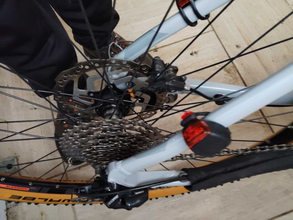 Rower elektryczny cube 29