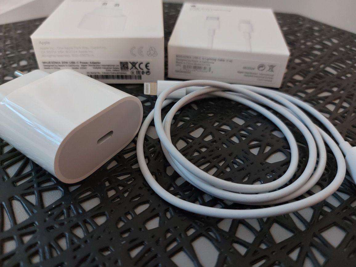 Ładowarka z kablem iphone +gratis adapter do słuchawek