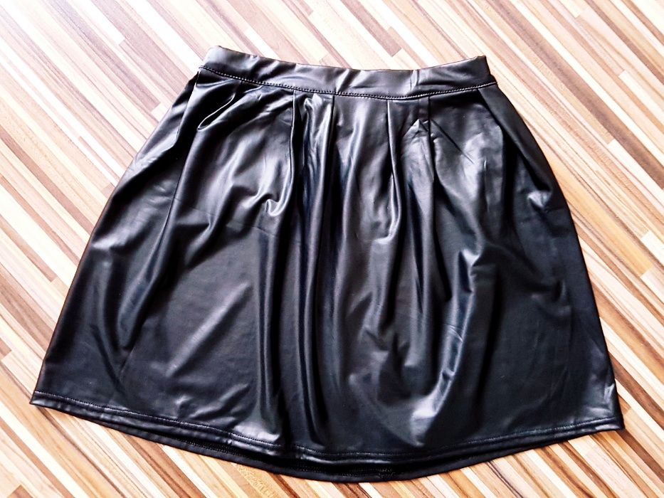Skórzana spódnica czarna z wysokim stanem