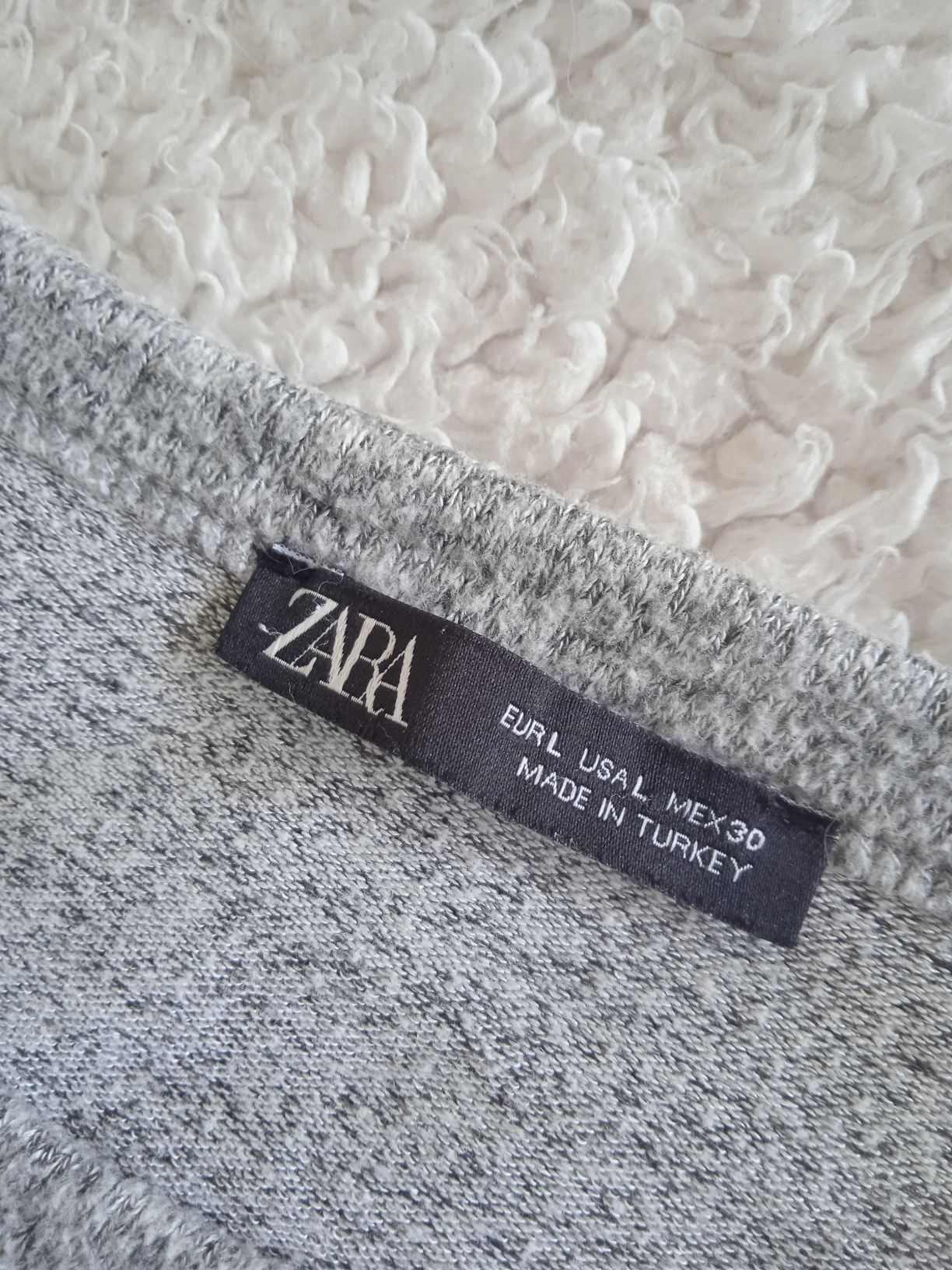 Szary sweterek z Zary z brylancikami rozmiar S-L