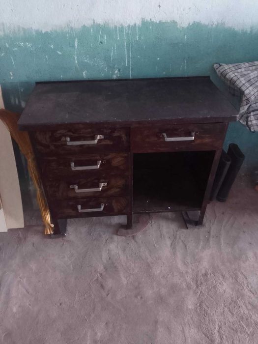 Продаю железный гаражный стол