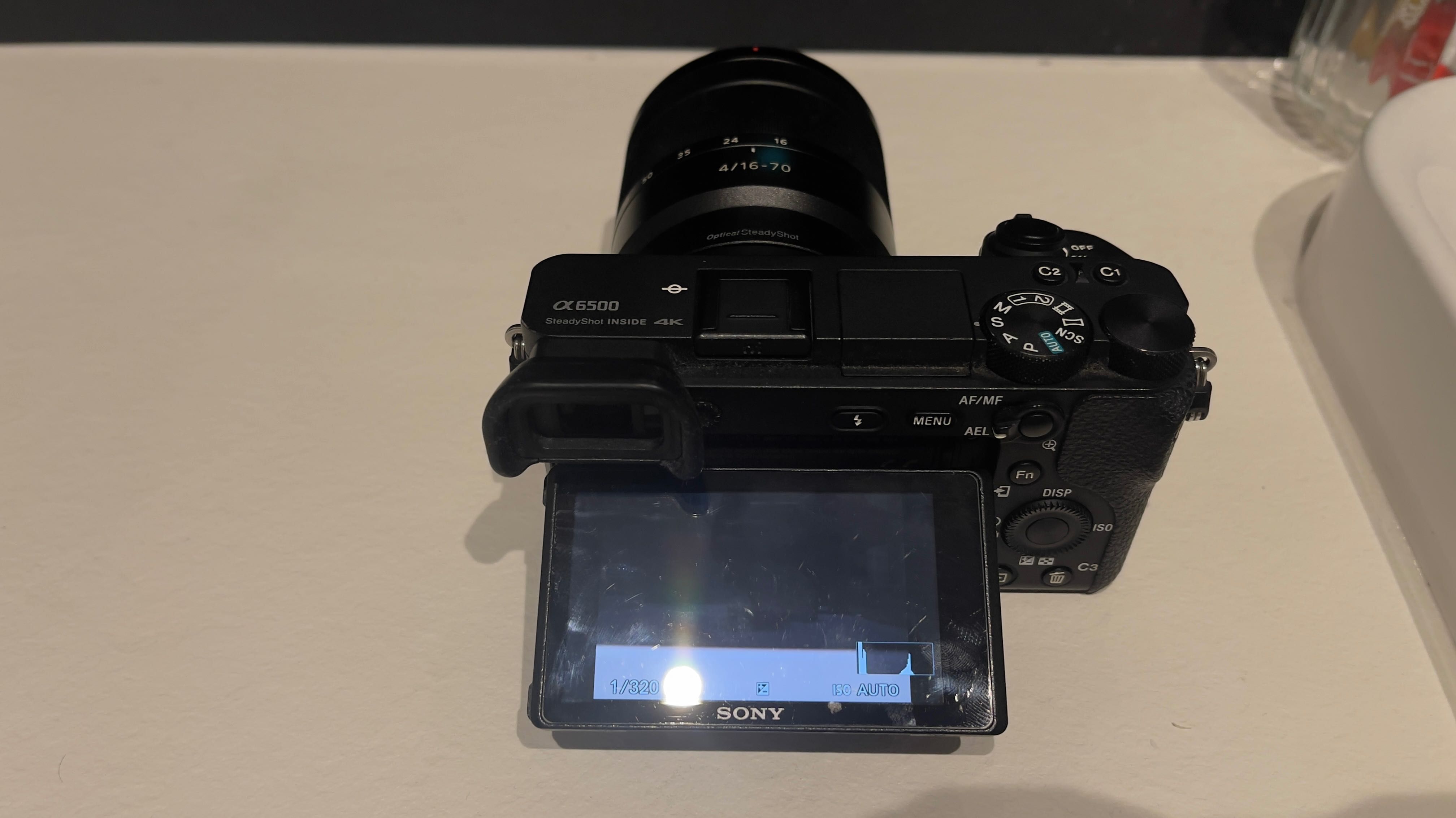 Sony a6500 + E -mout F4 16-70 Zeis