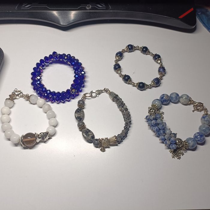 Новые женские браслеты.