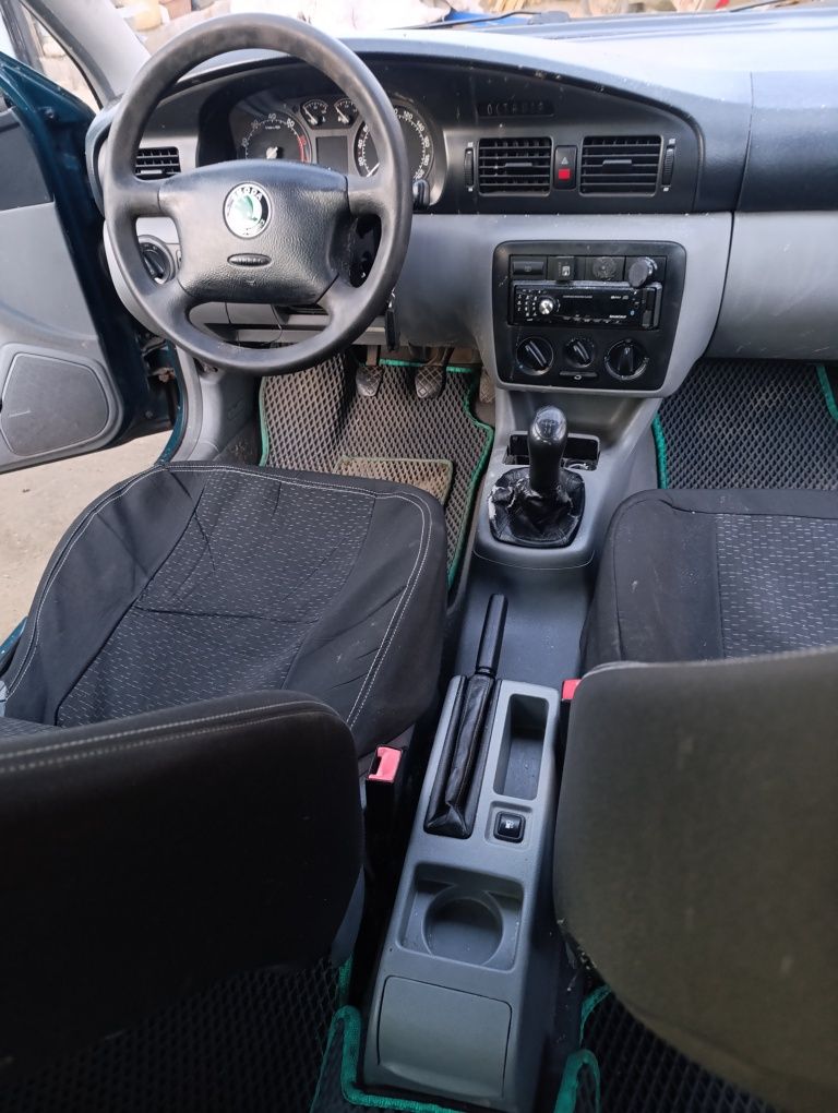 Задний бампер Шкода Октавия тоур весь перд Skoda Octavia Toyr  хачбек