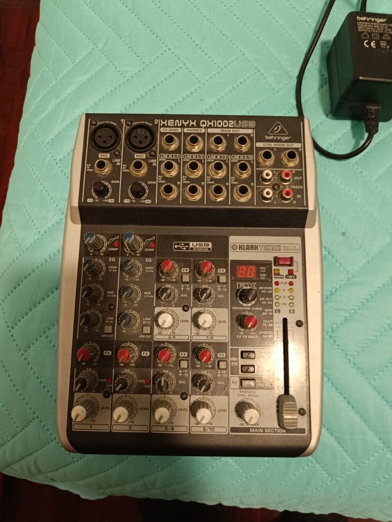 Mesa de som Behringer xenyx 1002