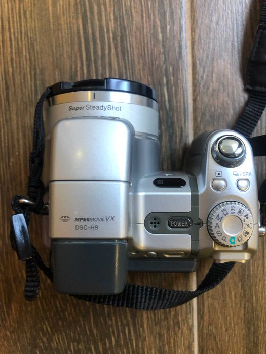 Máquina Fotográfica Sony DSC-H9 + Lente Carl Zeiss 31–465mm f/2.7–4.5