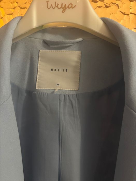 Błękitny garnitur Mohito marynarka i szerokie spodnie