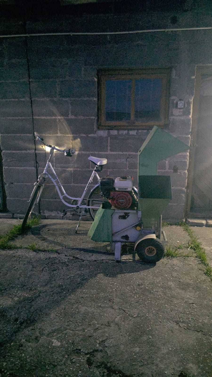 Spalinowy rozdrabniacz do gałęzi. Herkules 3500