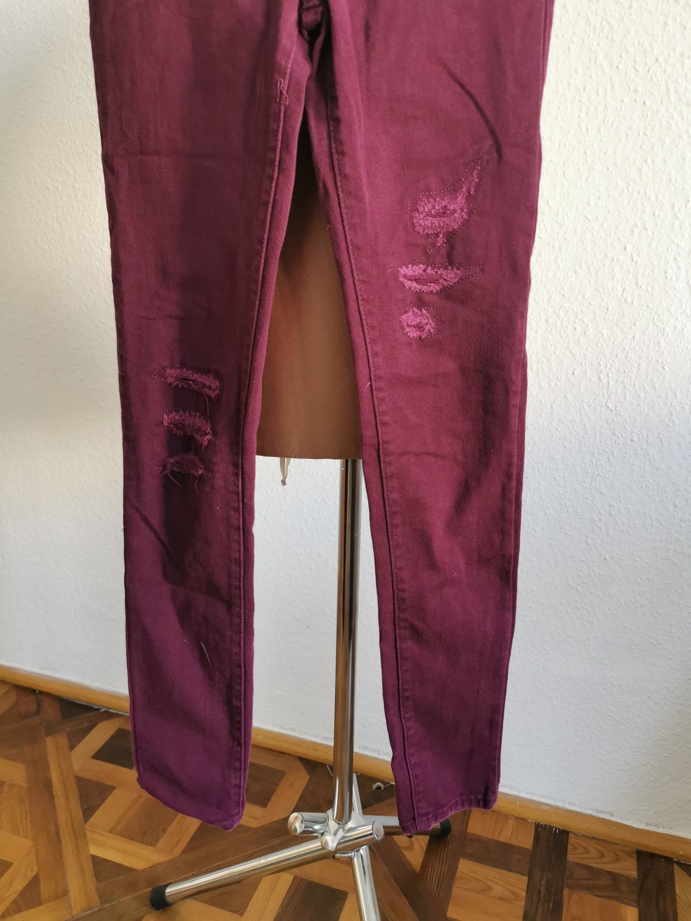 Bordowe jeansy rurki Levis Strauss rozmiar 152