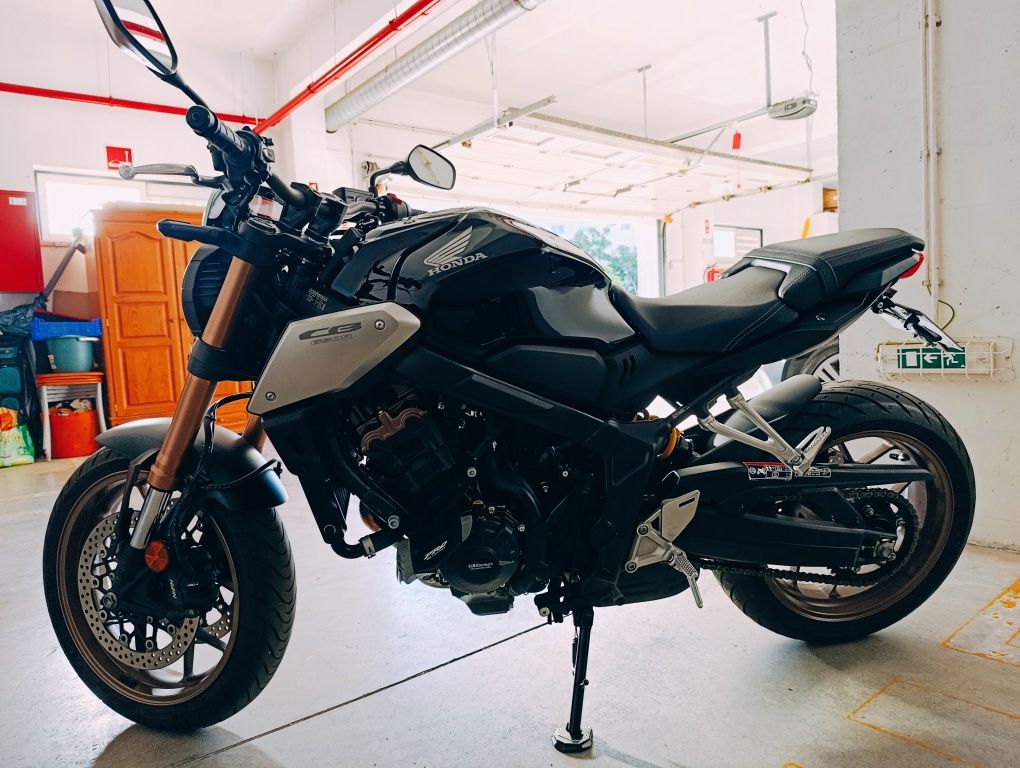 Honda CB650R (extras/poucos kms)