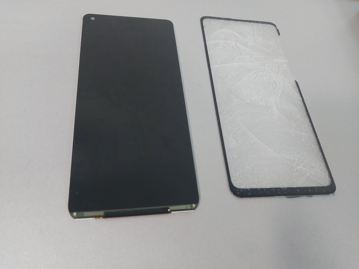 Заміна скла сенсора екрана дисплея Samsung iPhone Xiaomi Huawei