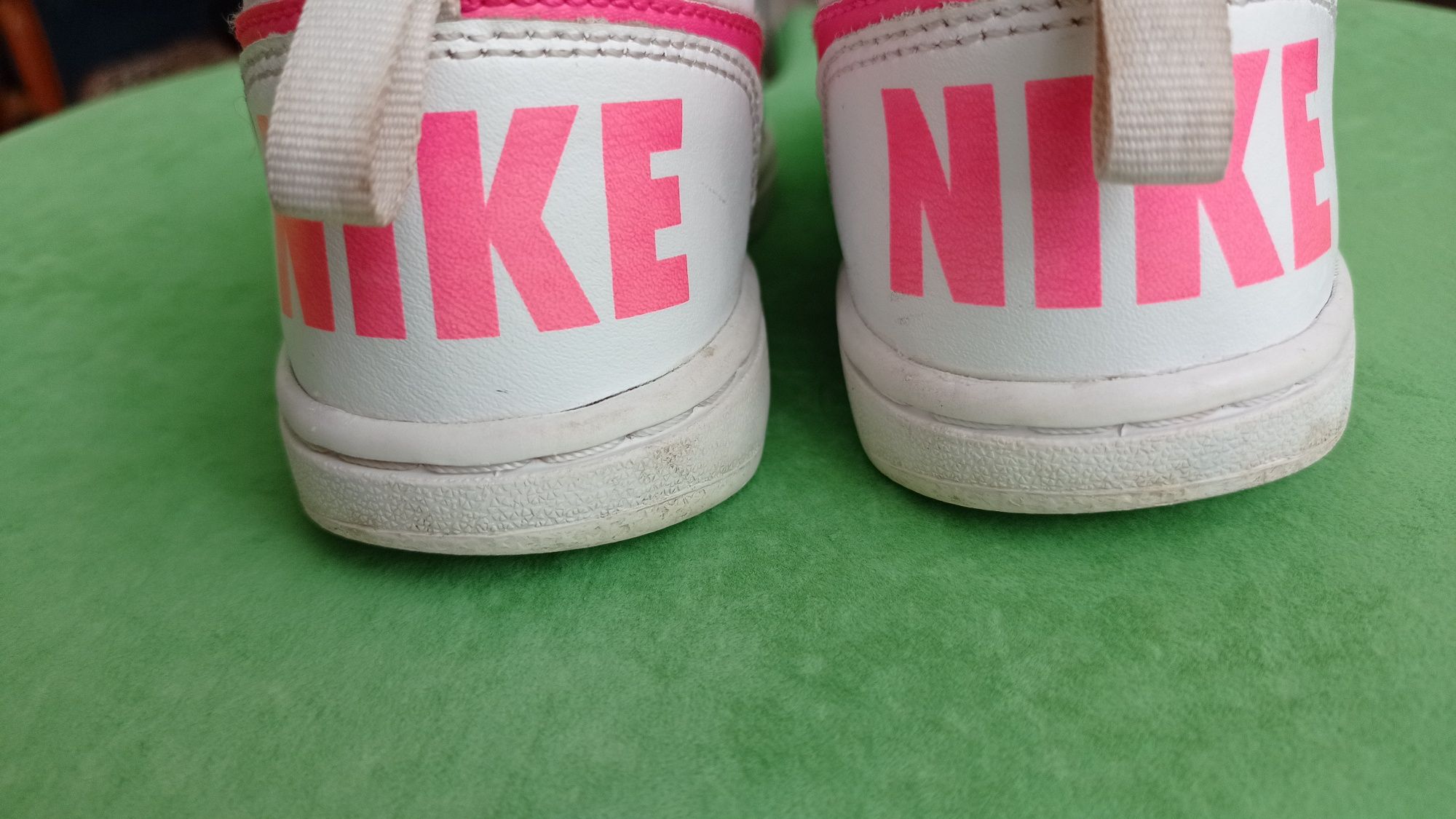 Кросівки Nike для дівчинки