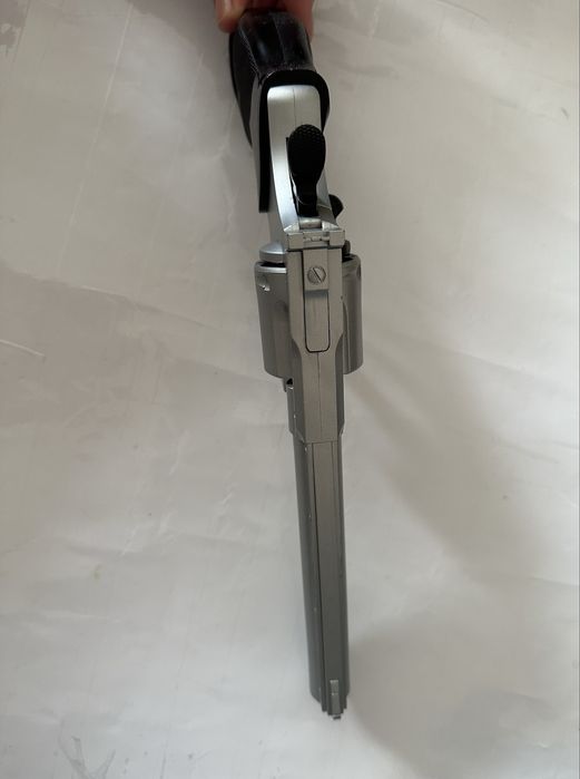 Игрушечный пистолет