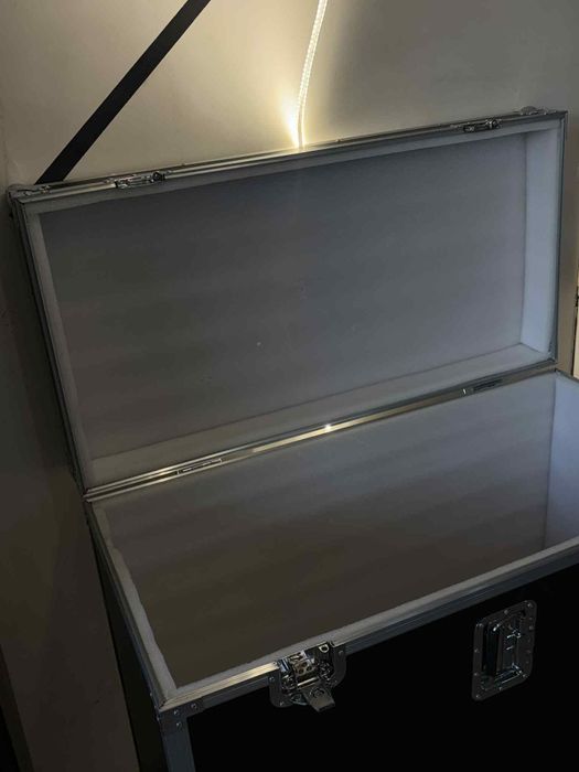 Solidna skrzynia transportowa / case aluminiowy – bardzo dobry stan